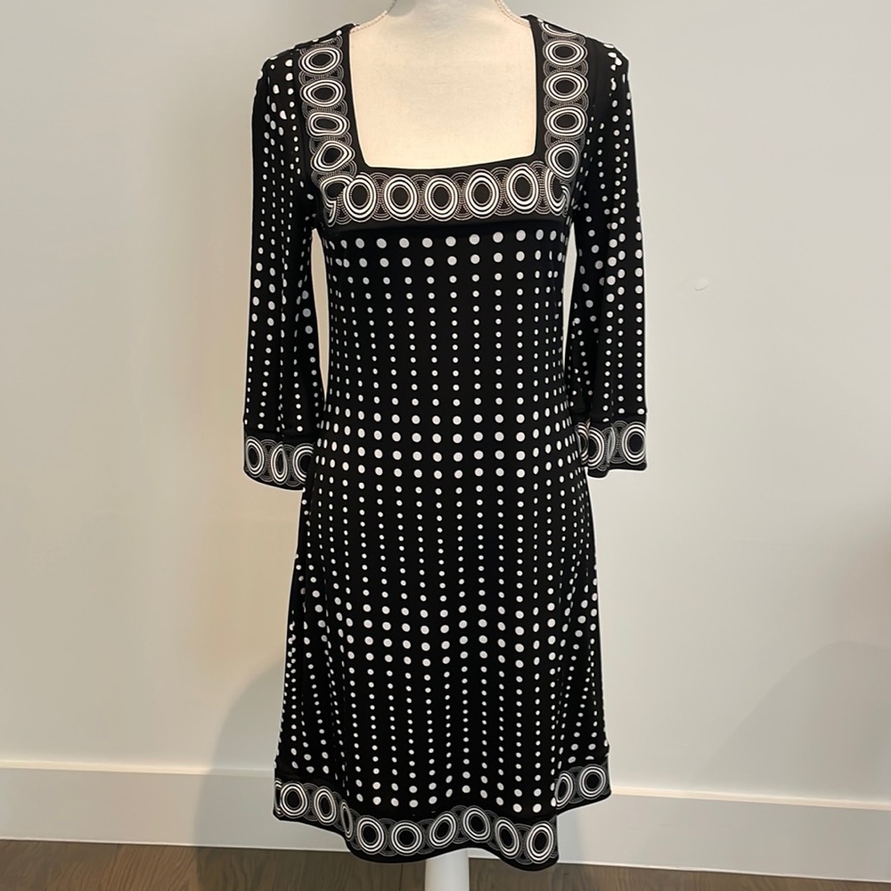 Beautiful White House Black Market Dress